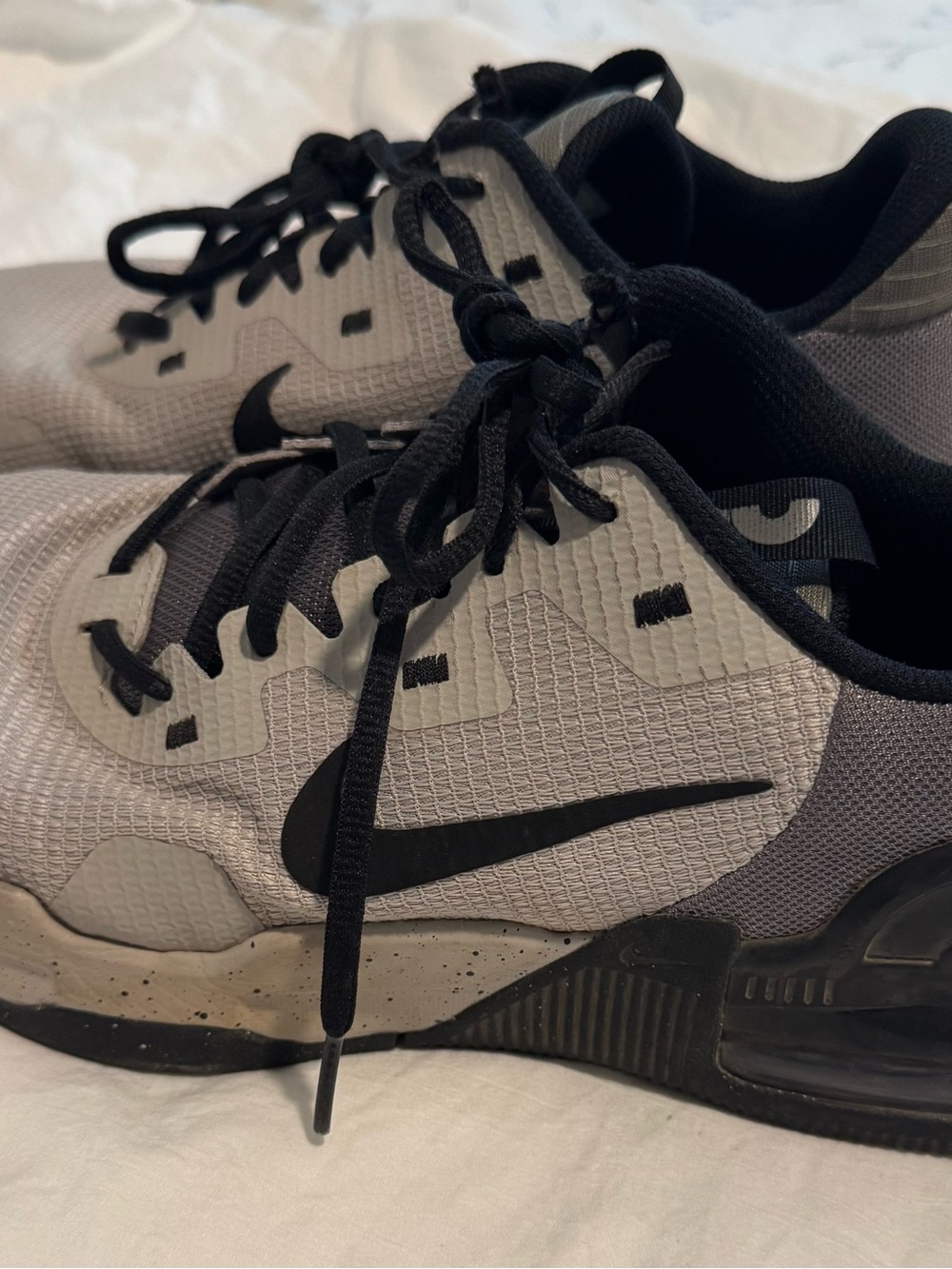 Nike Men’s Black and Gray Lightweight Sneakers